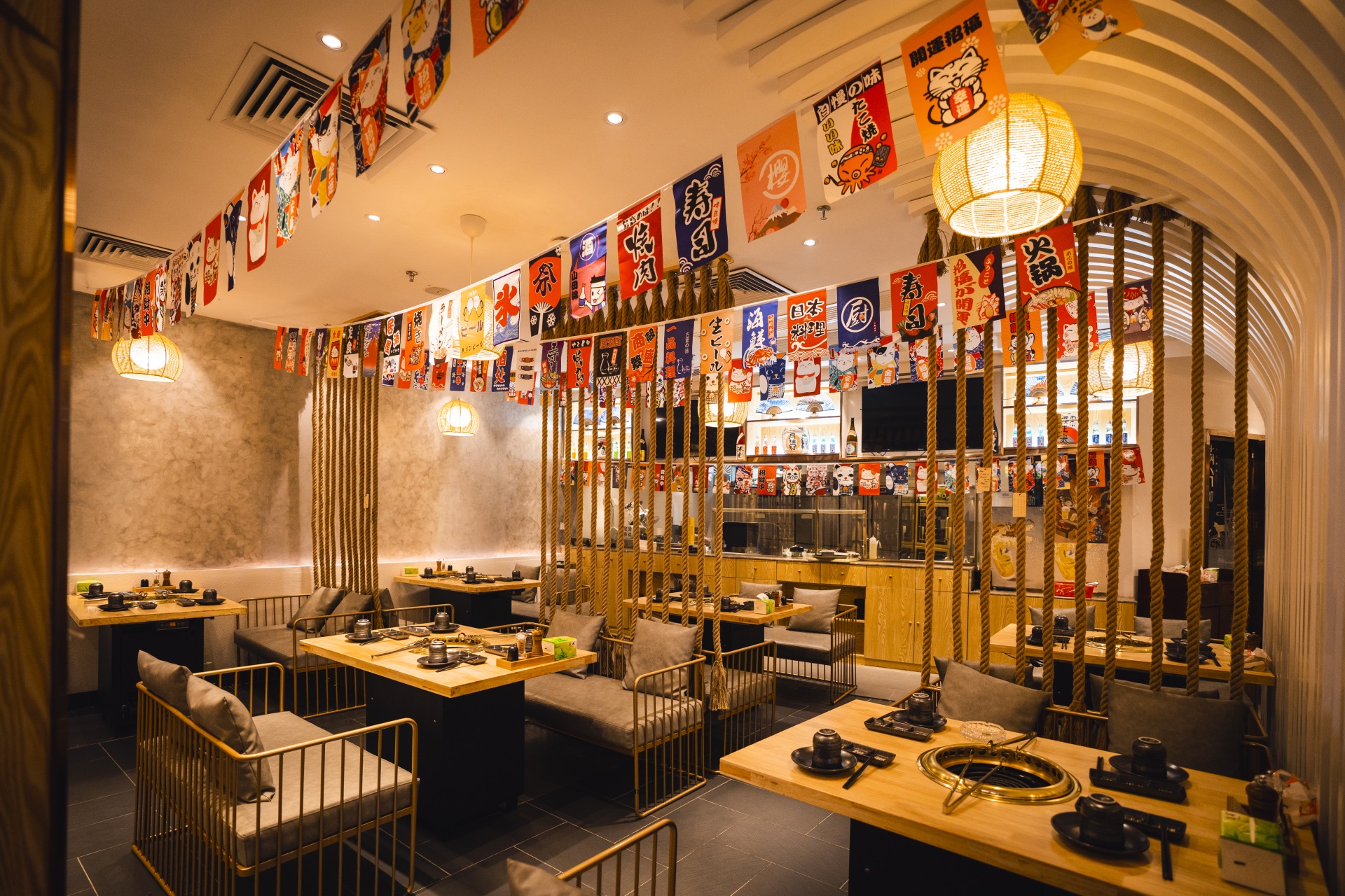 阳朔如何通过深圳餐饮空间设计来确定餐厅的装修风格？
